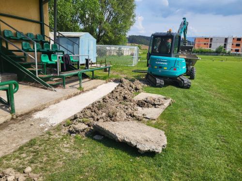 Rekonštrukcia vstupu do MŠ Hôrky a oprava chodníkov v areáli OFK Hôrky 