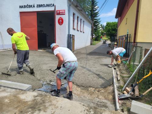 Rekonštrukcia vstupu do MŠ Hôrky a oprava chodníkov v areáli OFK Hôrky 